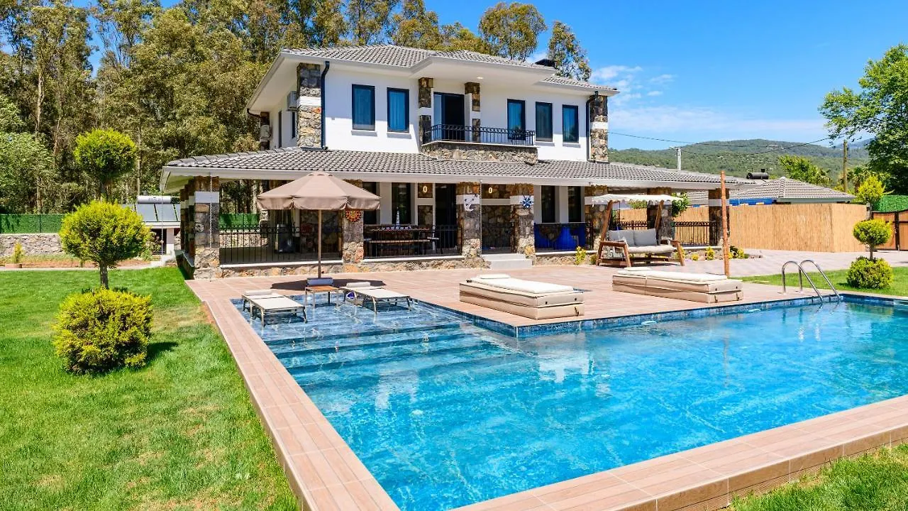 Oeluedeniz'De Oezel Havuzlu 5 Bedroom Lueks Villa Albera Fethiye