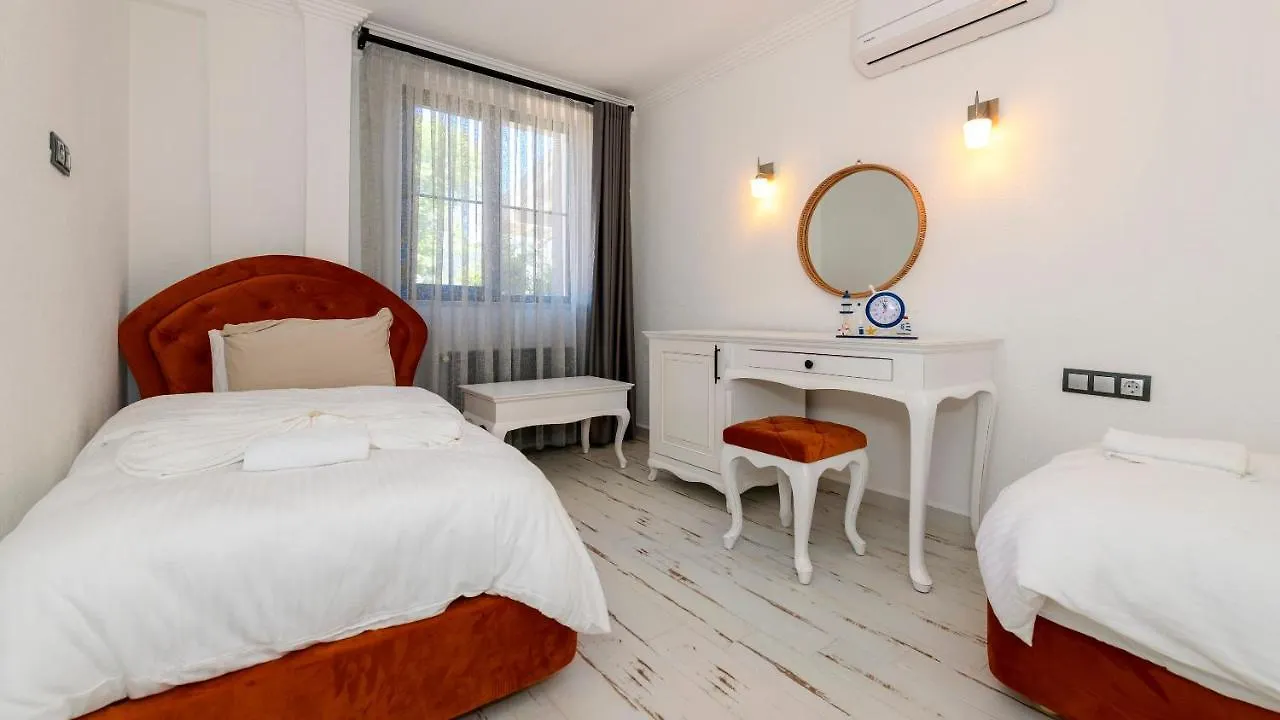 Oeluedeniz'De Oezel Havuzlu 5 Bedroom Lueks Villa Albera Fethiye