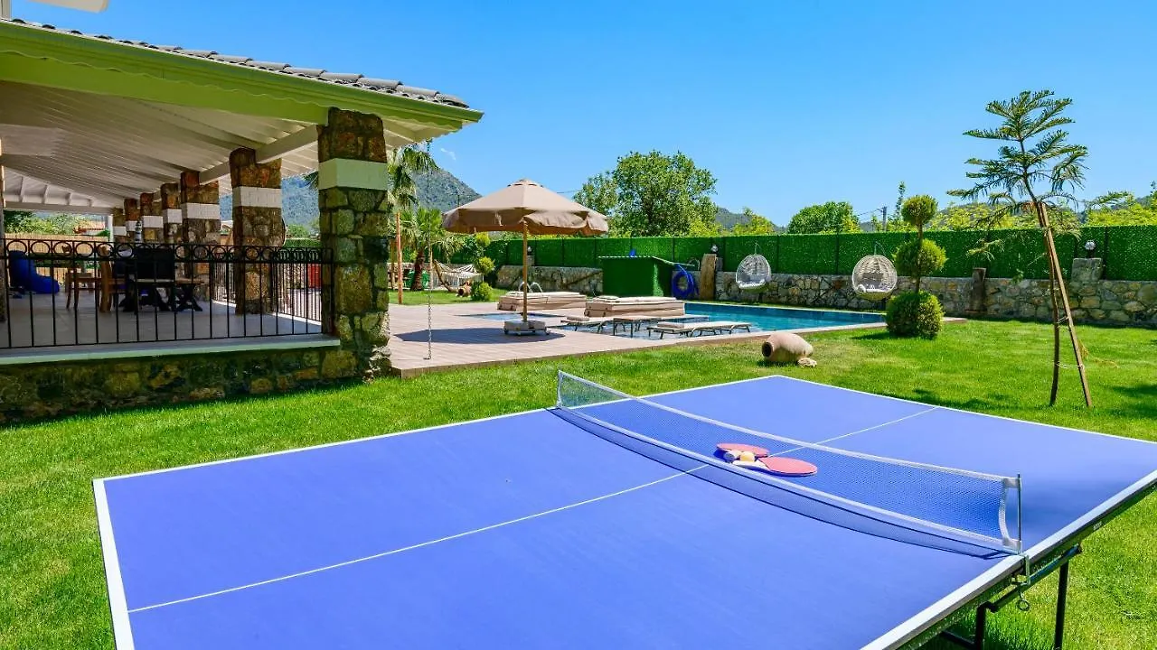Oeluedeniz'De Oezel Havuzlu 5 Bedroom Lueks Villa Albera Fethiye