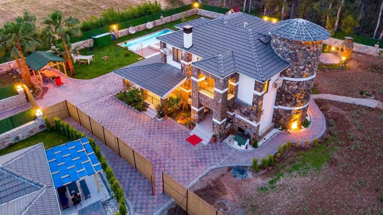 Oeluedeniz'De Oezel Havuzlu 5 Bedroom Lueks Villa Albera Fethiye