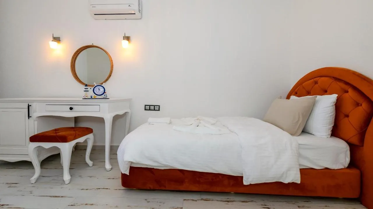 Oeluedeniz'De Oezel Havuzlu 5 Bedroom Lueks Villa Albera Fethiye