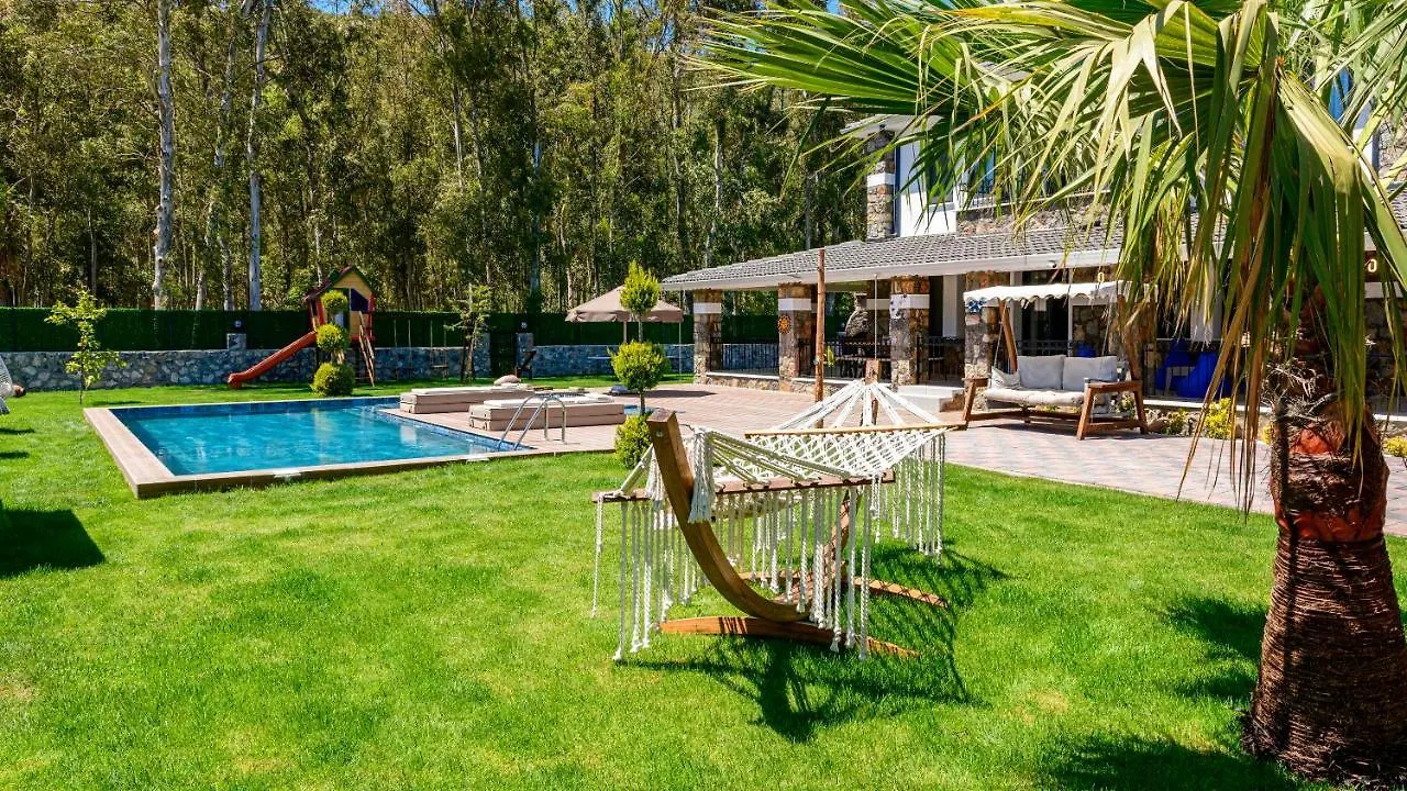Oeluedeniz'De Oezel Havuzlu 5 Bedroom Lueks Villa Albera Fethiye