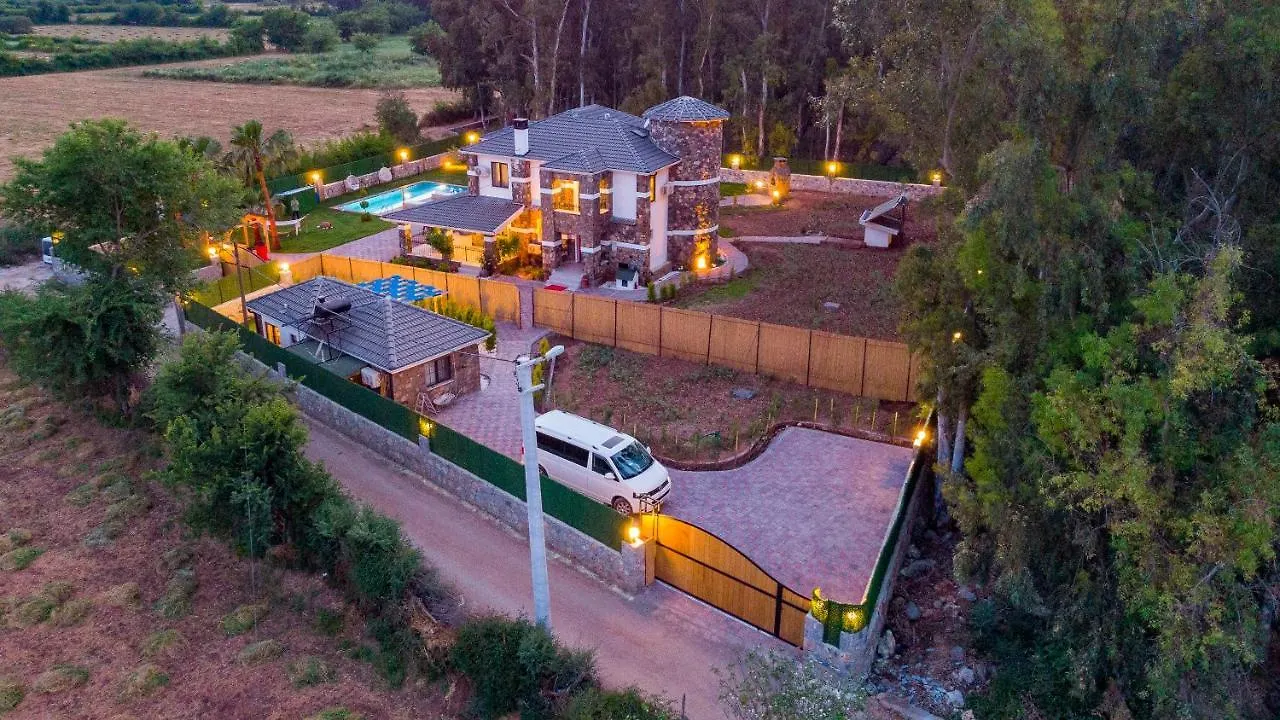 Oeluedeniz'De Oezel Havuzlu 5 Bedroom Lueks Villa Albera Fethiye Turkije