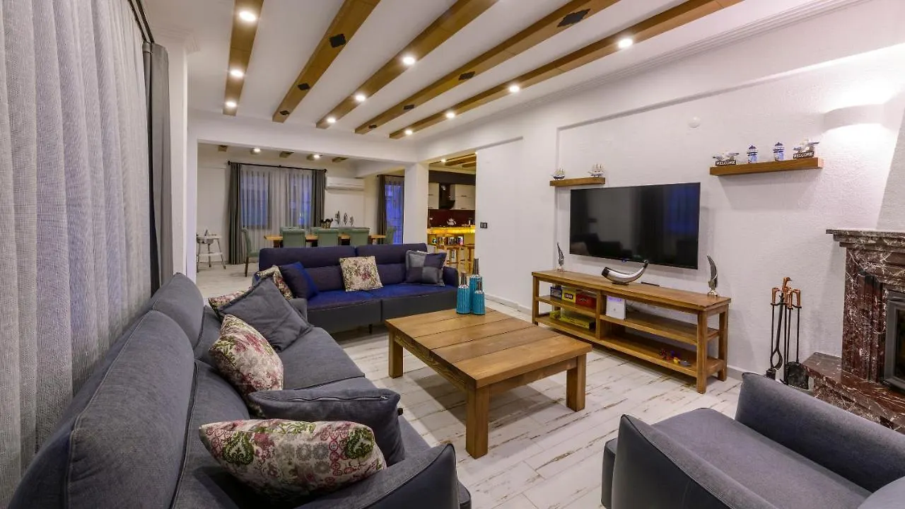 Oeluedeniz'De Oezel Havuzlu 5 Bedroom Lueks Villa Albera Fethiye