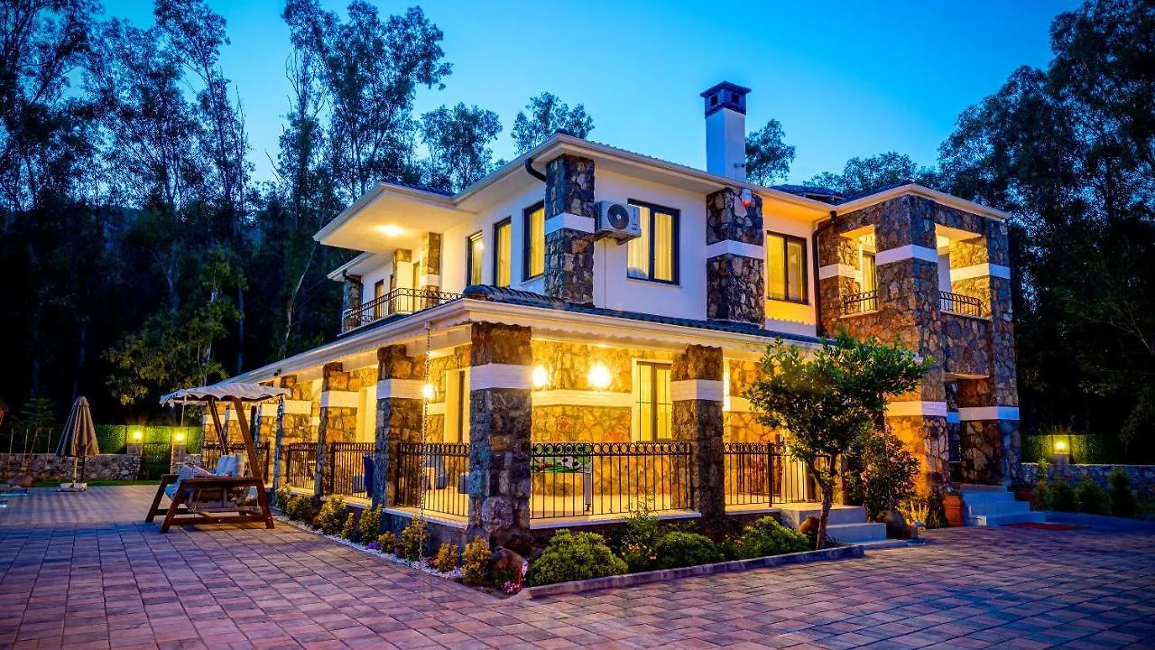 Oeluedeniz'De Oezel Havuzlu 5 Bedroom Lueks Villa Albera Fethiye