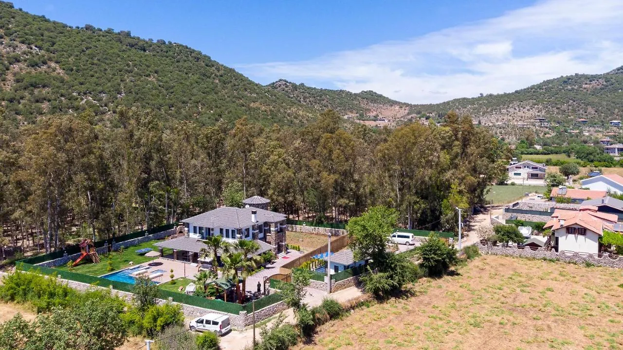 Oeluedeniz'De Oezel Havuzlu 5 Bedroom Lueks Villa Albera Fethiye