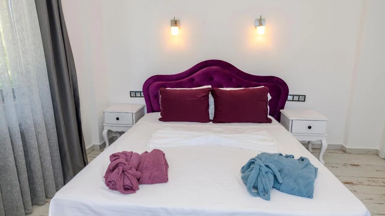 Oeluedeniz'De Oezel Havuzlu 5 Bedroom Lueks Villa Albera Fethiye