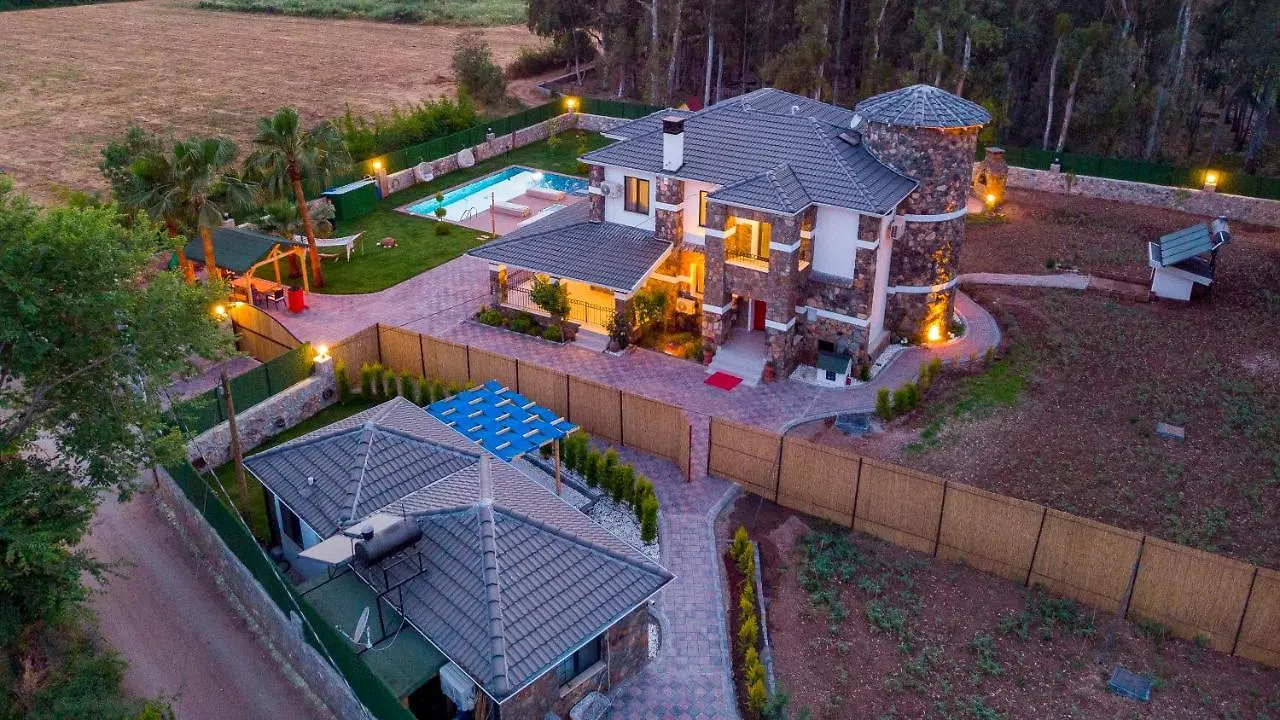 Oeluedeniz'De Oezel Havuzlu 5 Bedroom Lueks Villa Albera Fethiye 0*,