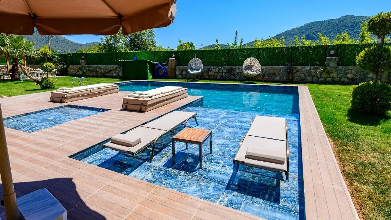 Oeluedeniz'De Oezel Havuzlu 5 Bedroom Lueks Villa Albera Fethiye
