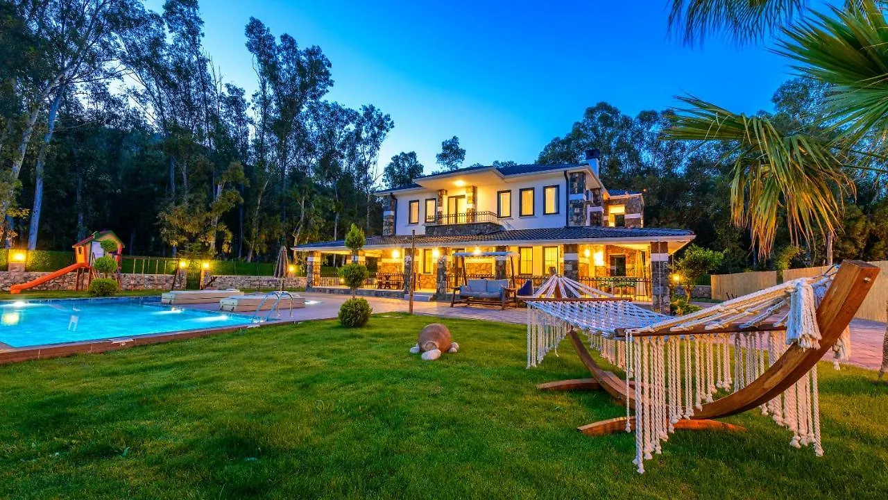 Oeluedeniz'De Oezel Havuzlu 5 Bedroom Lueks Villa Albera Fethiye Turkije