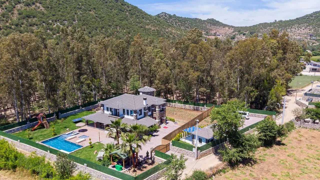 Oeluedeniz'De Oezel Havuzlu 5 Bedroom Lueks Villa Albera Fethiye