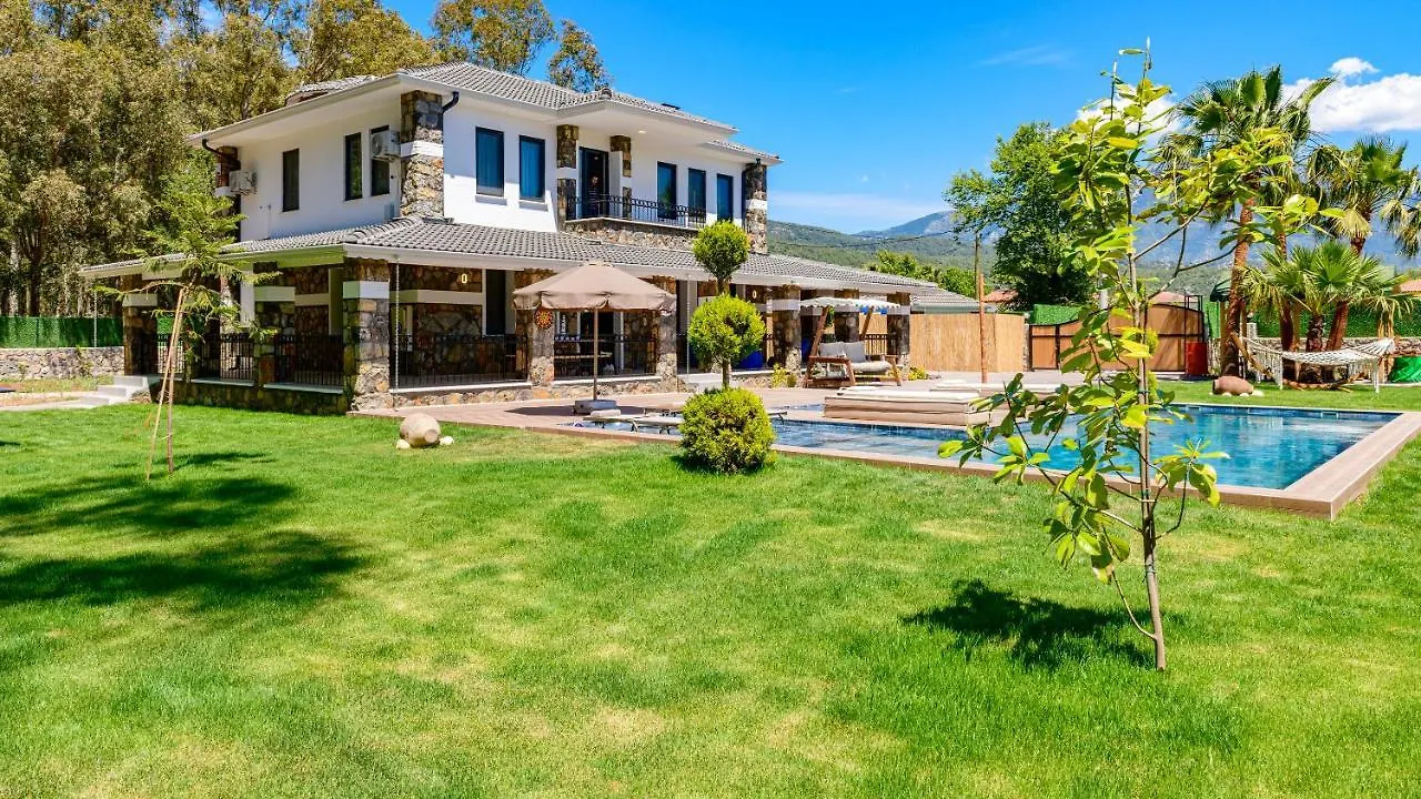 Oeluedeniz'De Oezel Havuzlu 5 Bedroom Lueks Villa Albera Fethiye 0*,