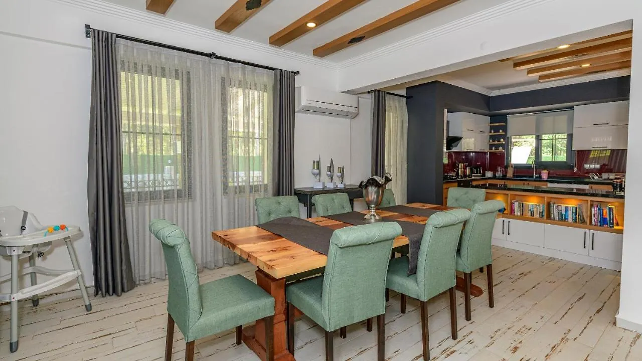 Oeluedeniz'De Oezel Havuzlu 5 Bedroom Lueks Villa Albera Fethiye
