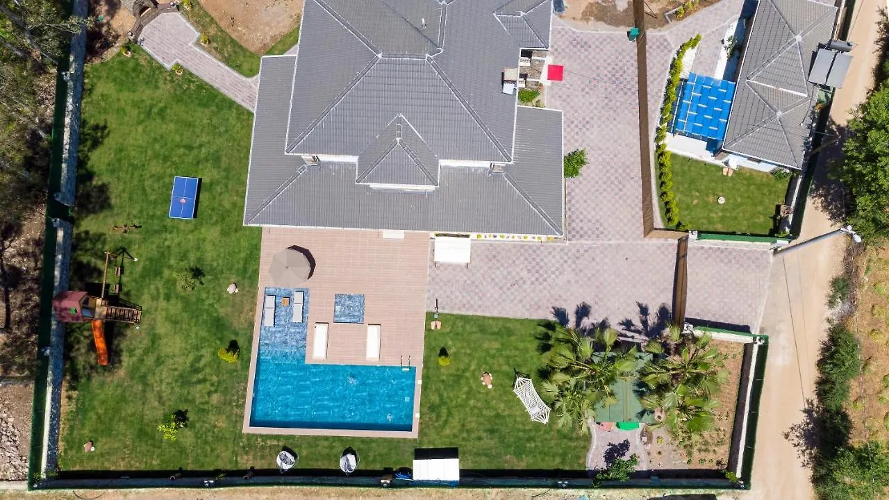 Oeluedeniz'De Oezel Havuzlu 5 Bedroom Lueks Villa Albera Fethiye