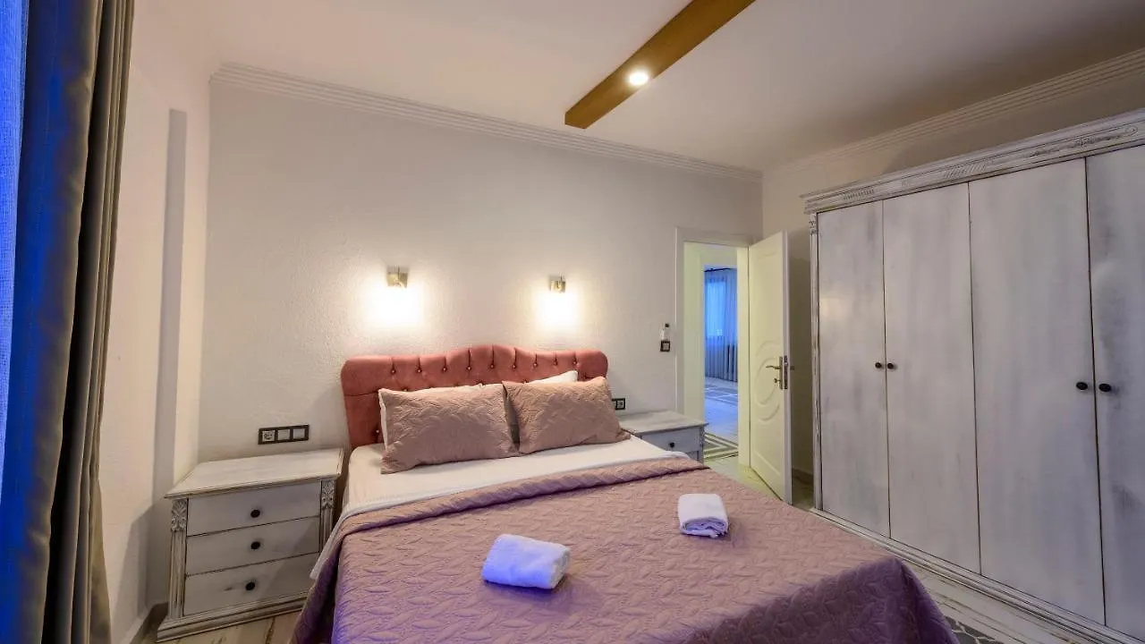 Oeluedeniz'De Oezel Havuzlu 5 Bedroom Lueks Villa Albera Fethiye