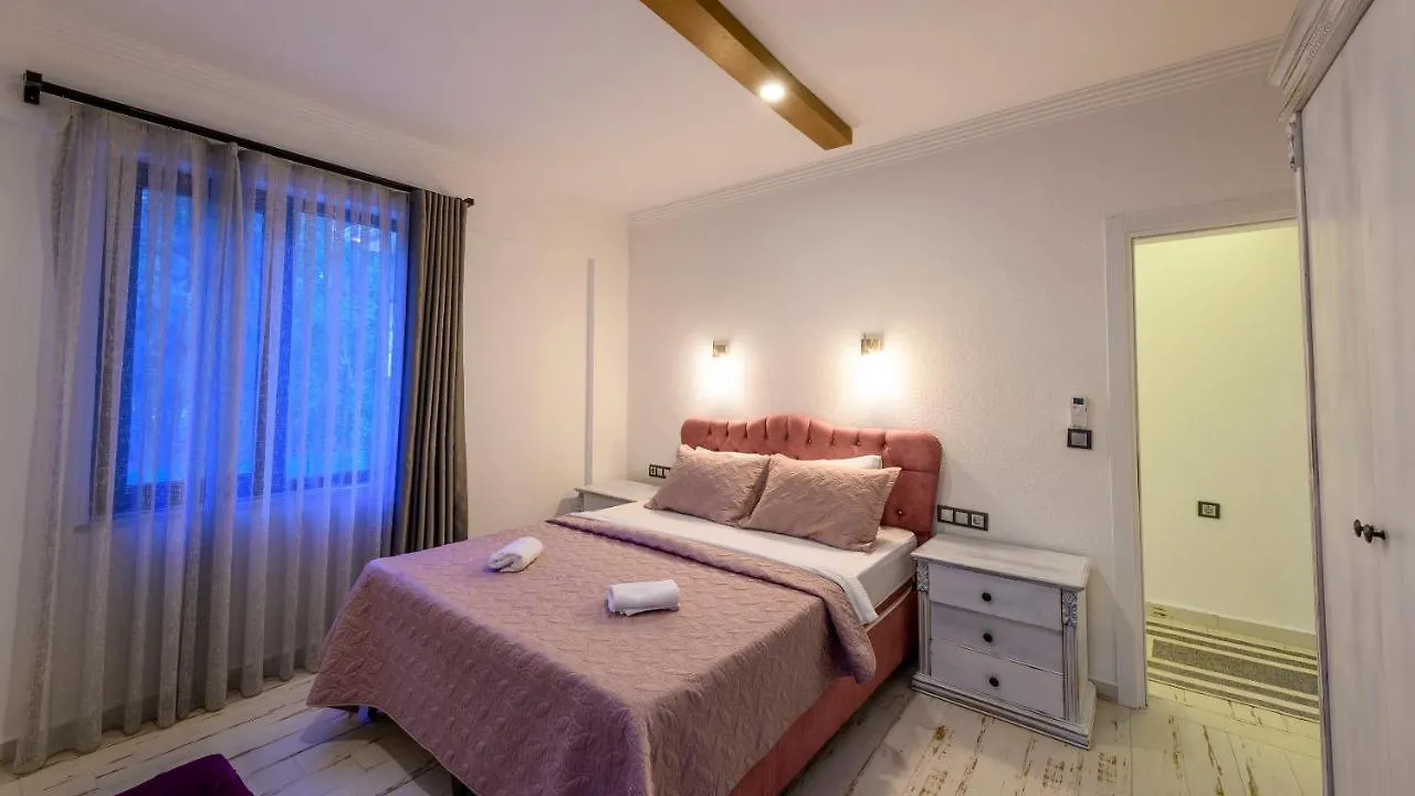 Oeluedeniz'De Oezel Havuzlu 5 Bedroom Lueks Villa Albera Fethiye