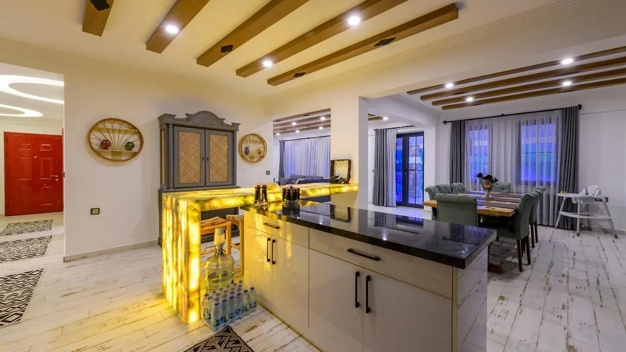 Oeluedeniz'De Oezel Havuzlu 5 Bedroom Lueks Villa Albera Fethiye