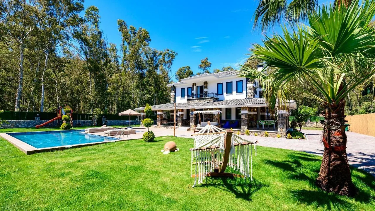 Oeluedeniz'De Oezel Havuzlu 5 Bedroom Lueks Villa Albera Fethiye 0*,