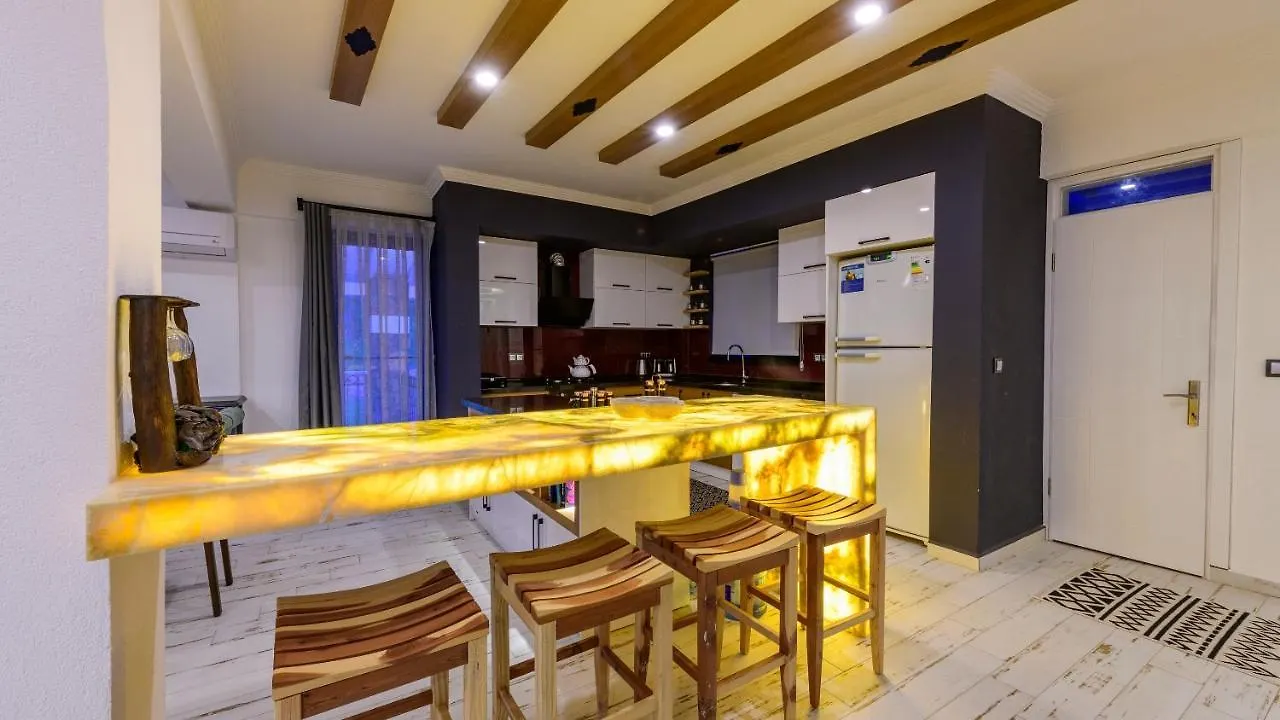 Oeluedeniz'De Oezel Havuzlu 5 Bedroom Lueks Villa Albera Fethiye